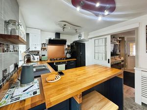 Litchen Diner- click for photo gallery